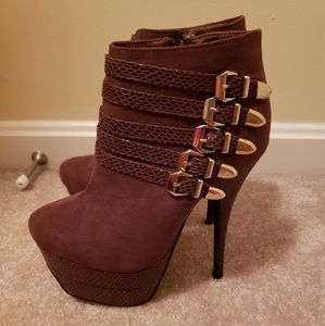 Unsensored brand brown boots